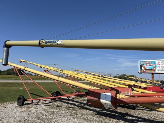 Image of Harvest International H1072 equipment image 2