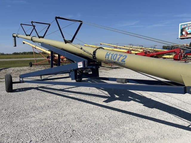 Image of Harvest International H1072 equipment image 1