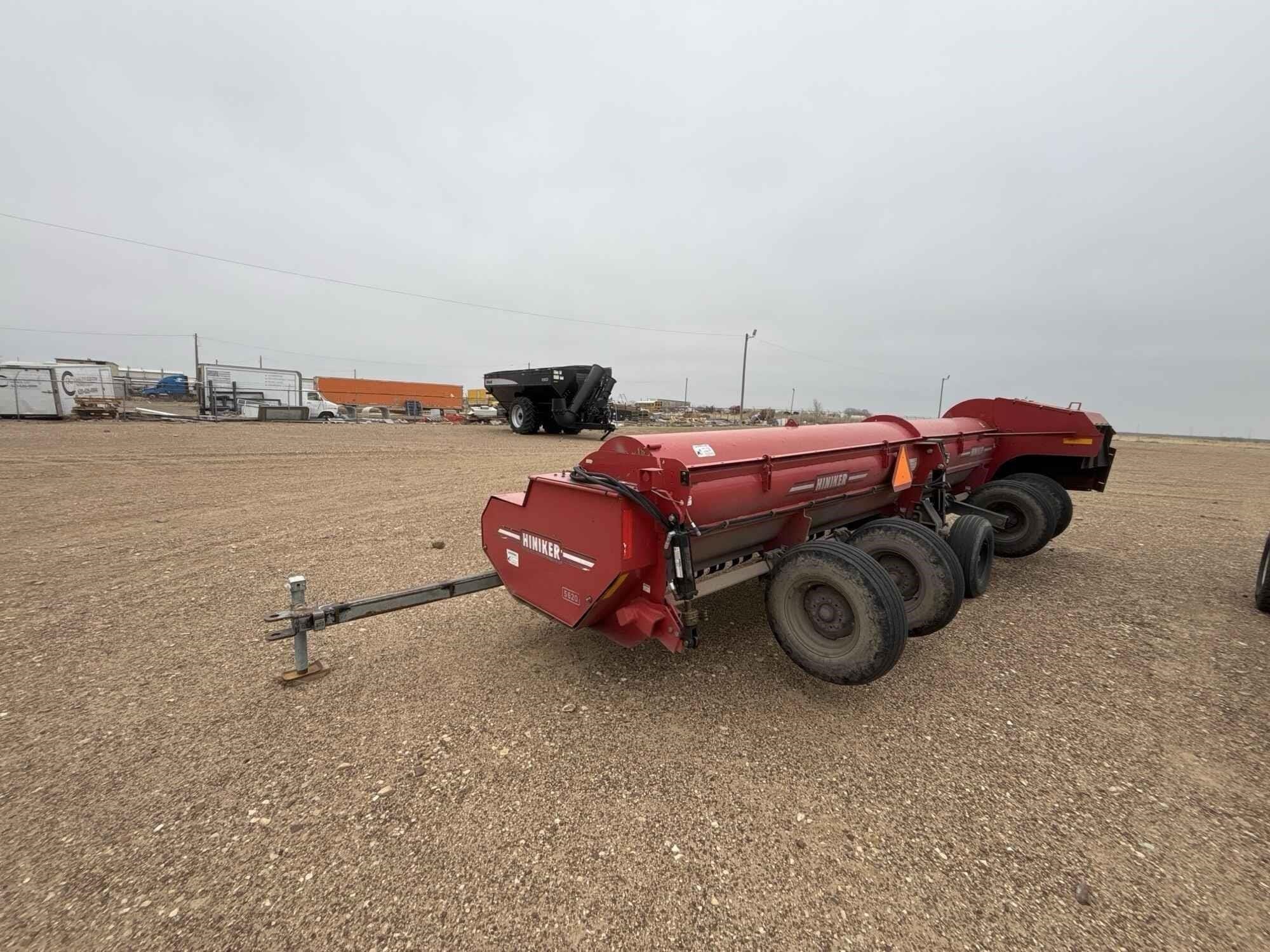 2010 Hiniker 5620 Equipment Image0
