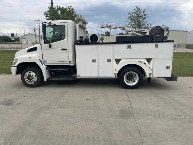 Image of Hino 258 equipment image 1