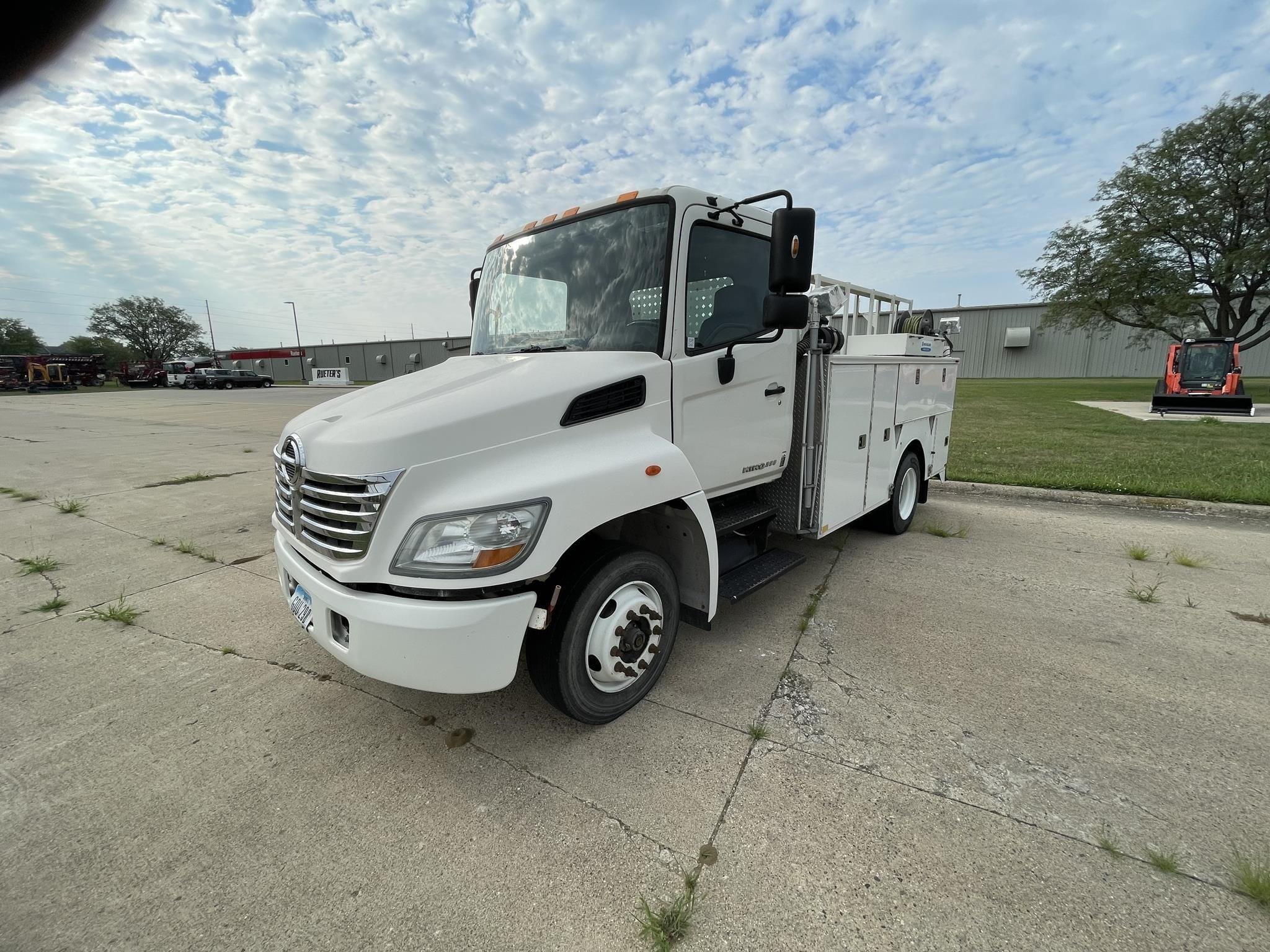 2010 Hino 258 Equipment Image0
