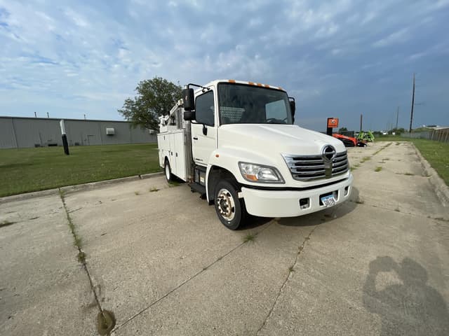 Image of Hino 258 equipment image 1
