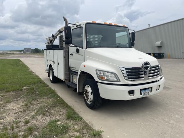 Image of Hino 258 equipment image 3