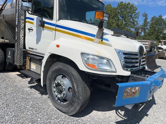 Image of Hino 338 equipment image 4