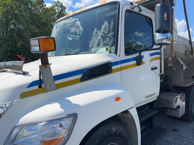 Image of Hino 338 equipment image 2