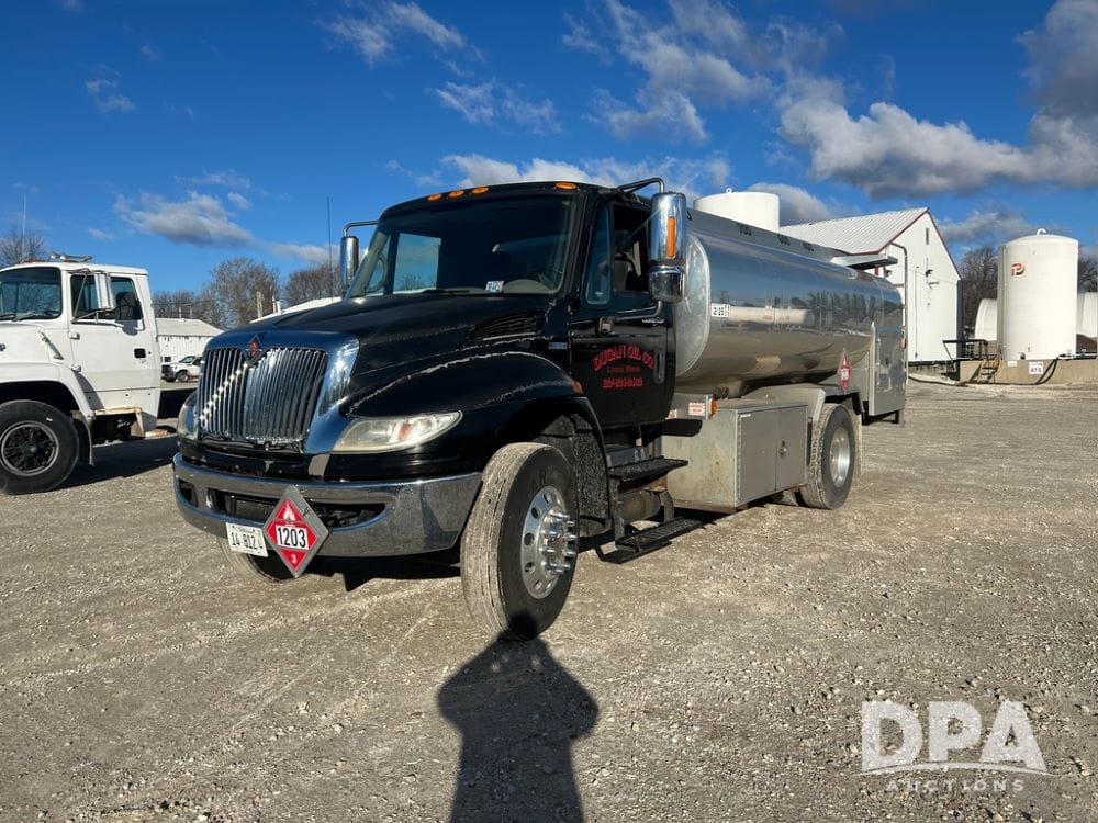2010 International Dura Star 4400 Equipment Image0
