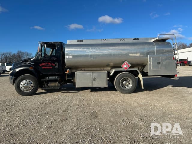 Image of International Dura Star 4400 equipment image 2