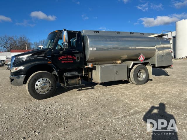 Image of International Dura Star 4400 equipment image 1