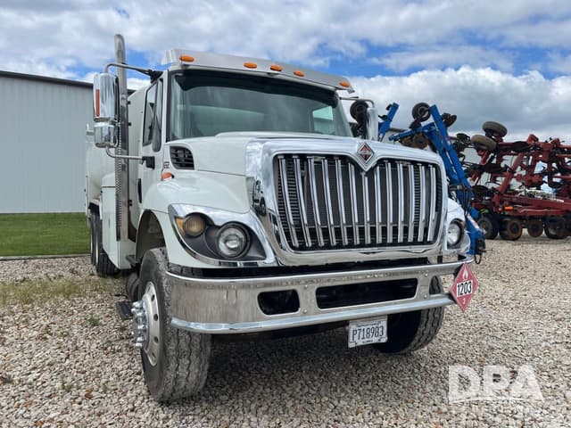 Image of International 7500 equipment image 4