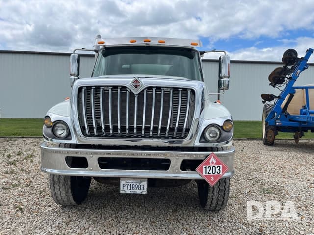 Image of International 7500 equipment image 3