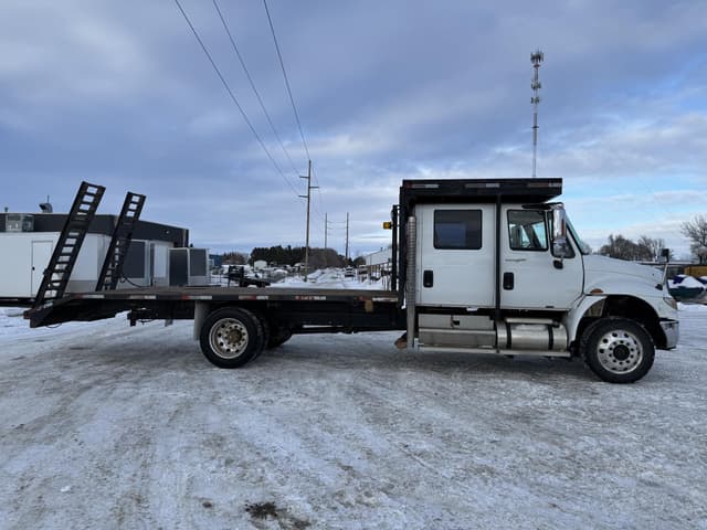 Image of International 4400 equipment image 2