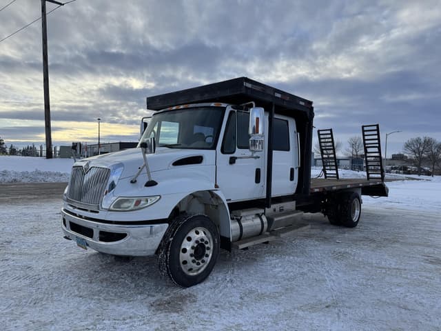 Image of International 4400 equipment image 1