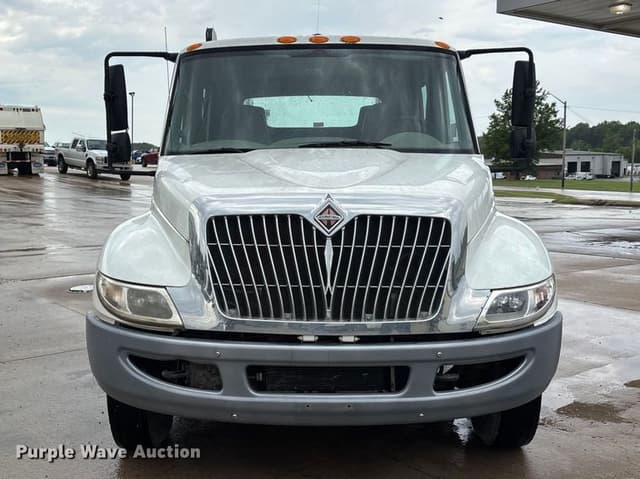 Image of International 4300 SBA equipment image 1