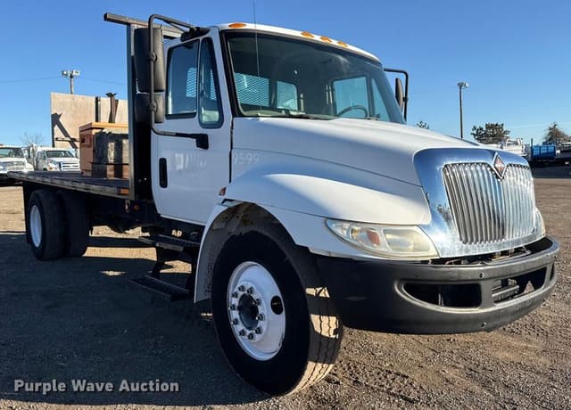 Image of International 4300 equipment image 2