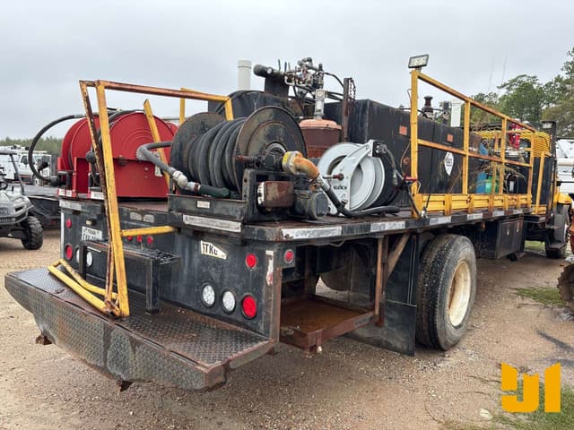 Image of International 4300 equipment image 4