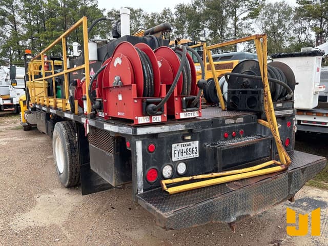 Image of International 4300 equipment image 3