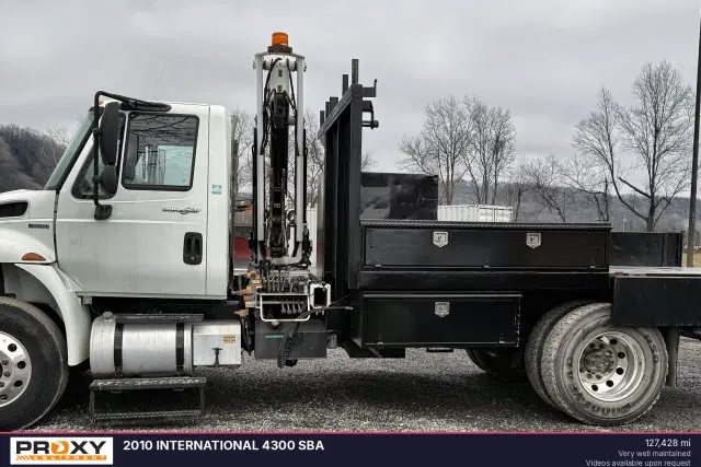 Image of International 4300 SBA equipment image 1