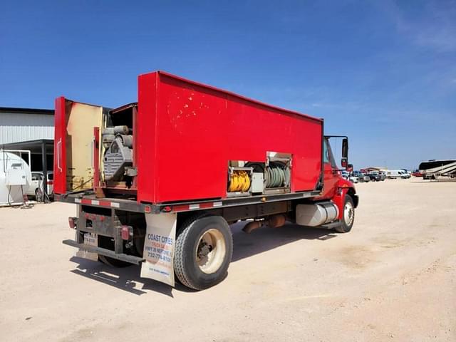 Image of International 4300 equipment image 4