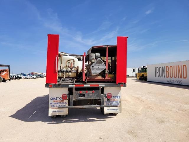 Image of International 4300 equipment image 3
