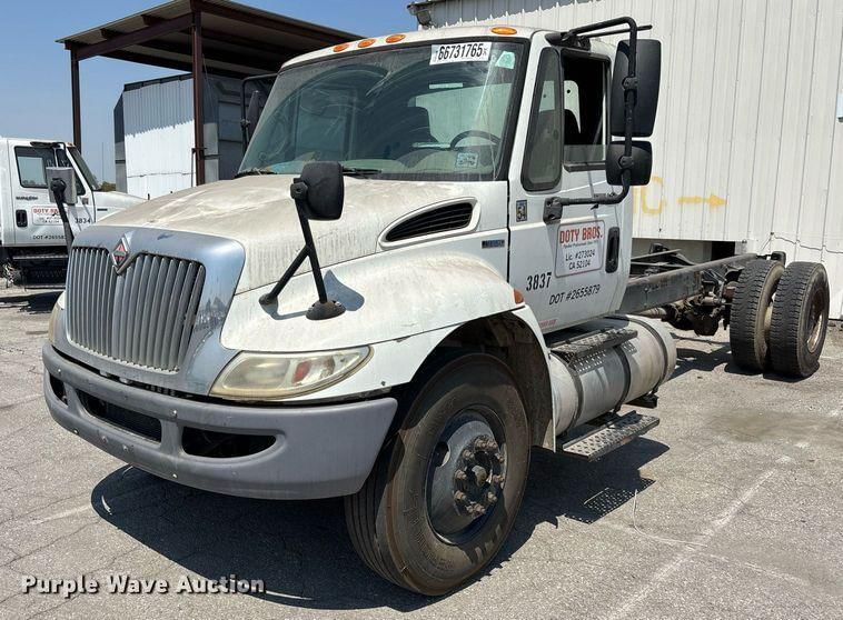 2010 International 4300 Equipment Image0