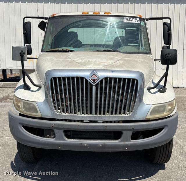 Image of International 4300 equipment image 1