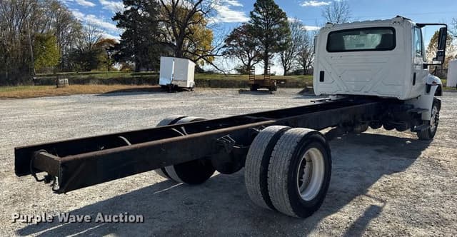 Image of International 4300 equipment image 4