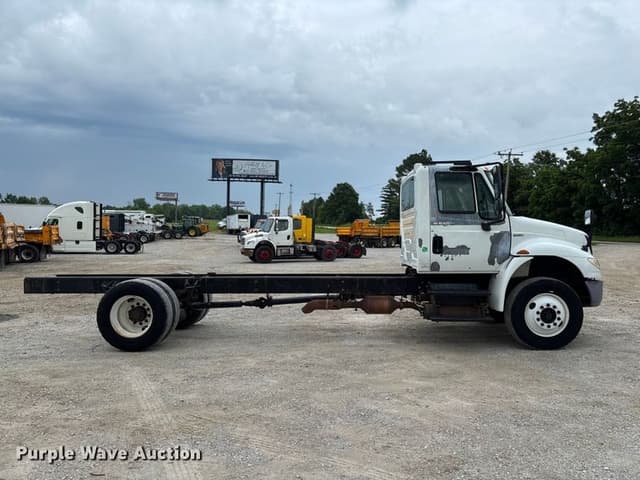 Image of International 4300 equipment image 3