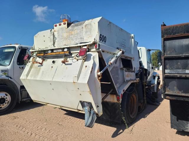 Image of International 4300 equipment image 2