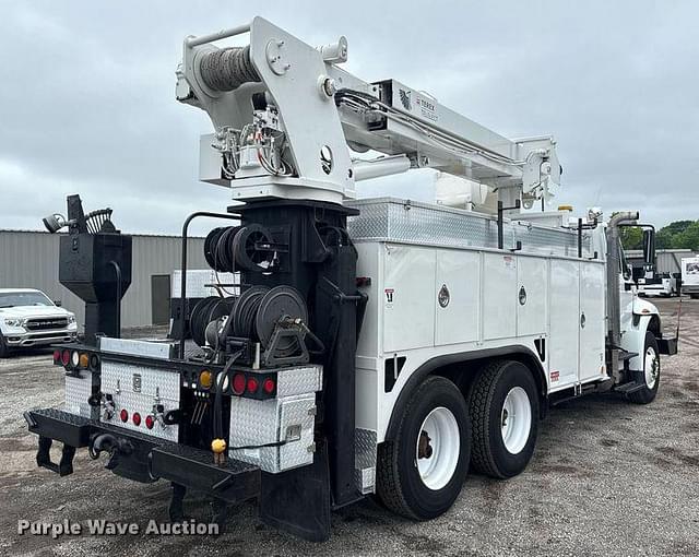 Image of International 4400 equipment image 4