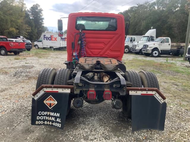 Image of International 4400 equipment image 3