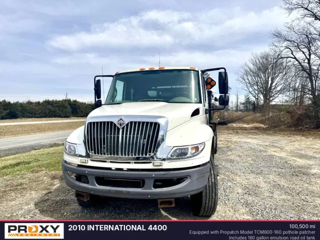 Image of International 4400 equipment image 1