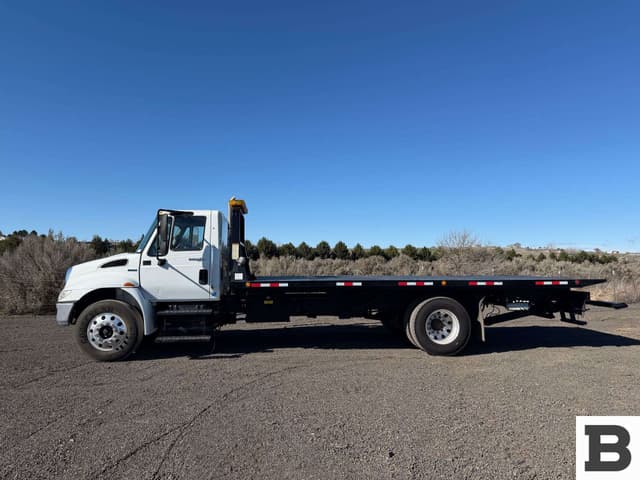 Image of International 4400 equipment image 2