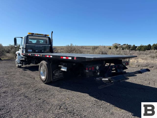 Image of International 4400 equipment image 3