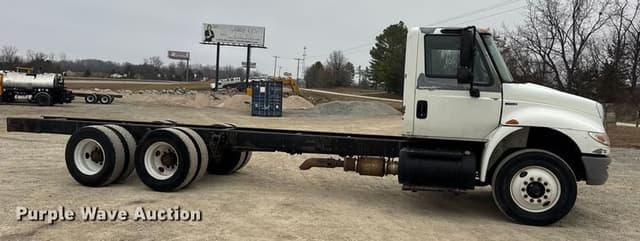 Image of International 4400 equipment image 3