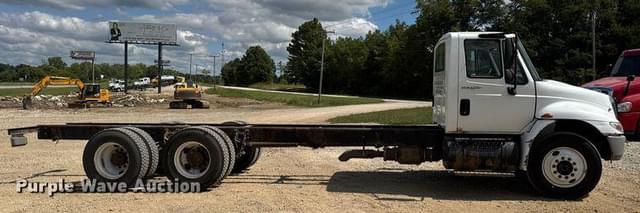 Image of International 4400 equipment image 3