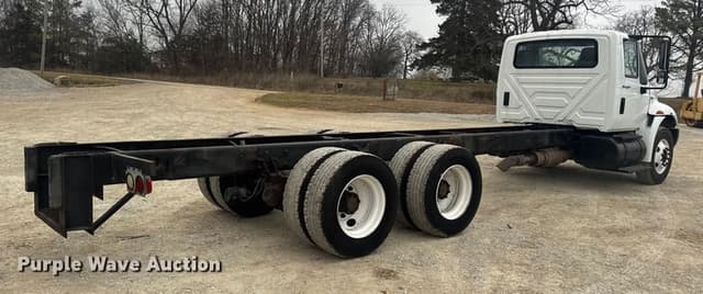 Image of International 4400 equipment image 4