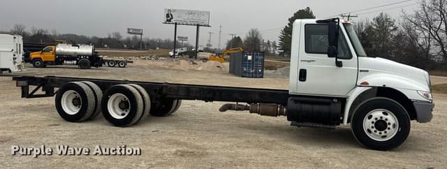 Image of International 4400 equipment image 3