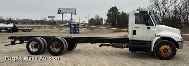 Image of International 4400 equipment image 3