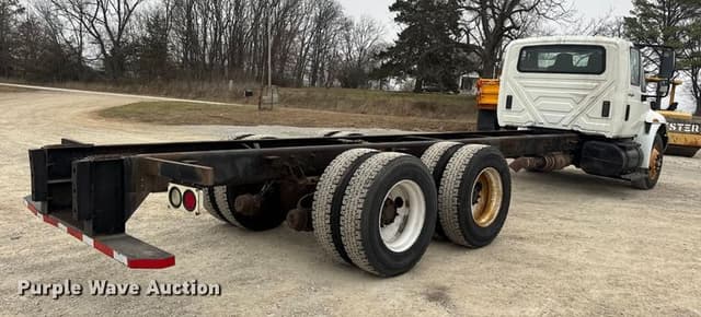 Image of International 4400 equipment image 4