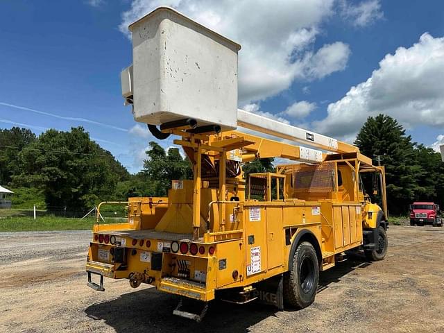 Image of International 7300 equipment image 4