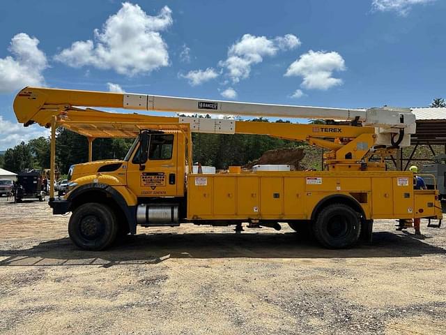 Image of International 7300 equipment image 1