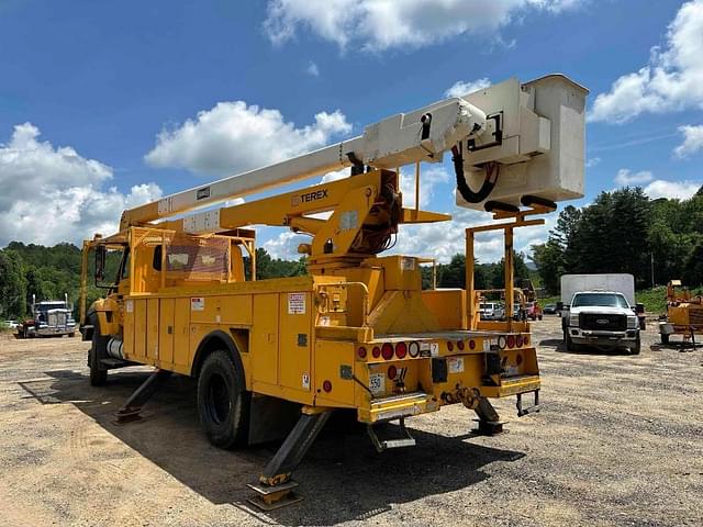 Image of International 7300 equipment image 3