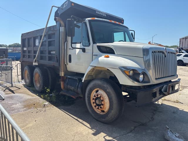 Image of International 7400 equipment image 1