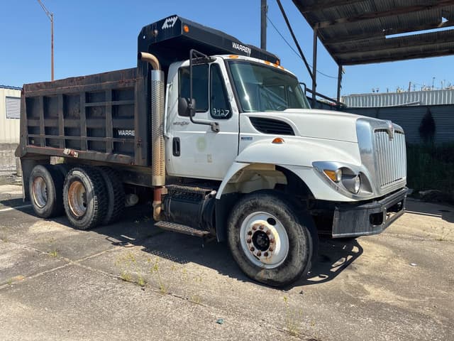 Image of International 7400 equipment image 1