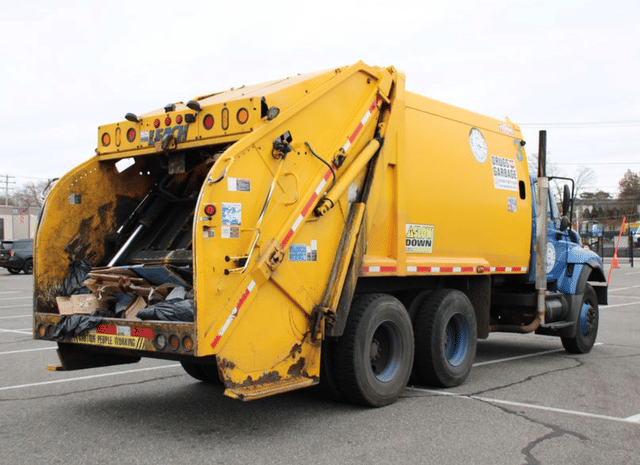 Image of International 7400 equipment image 2