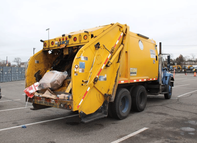 Image of International 7400 equipment image 2