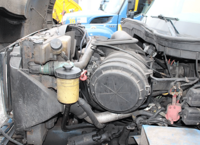 Image of International 7400 equipment image 4