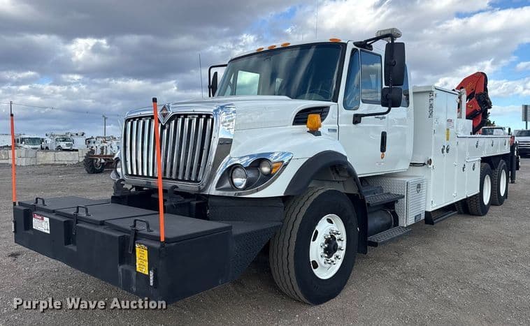 Image of International 7400 Primary image