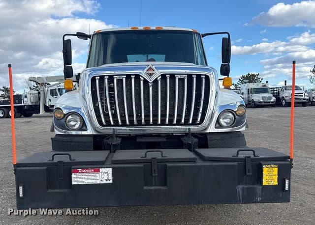 Image of International 7400 equipment image 1