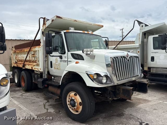 Image of International 7400 equipment image 2